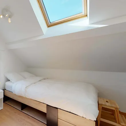 Rent this 11 bed room on 75 Boulevard du Maréchal de Lattre de Tassigny in 92150 Suresnes, France
