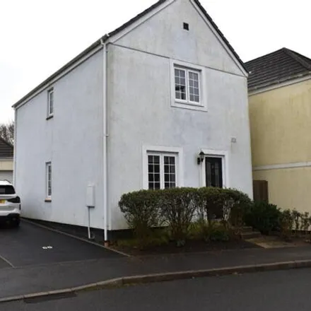 Rent this 3 bed house on Round Ring Gardens in Penryn, TR10 9DE