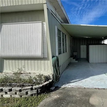 Image 5 - 197 Flame Lane, West Mobile Manor, North Fort Myers, FL 33917, USA - House for sale