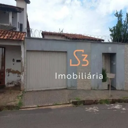 Rent this 3 bed house on Rua Prudente de Morais in Custódio Pereira, Uberlândia - MG