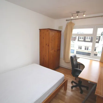 Image 6 - Elsa Brown, Camellia Lane, London, KT5 8HR, United Kingdom - Apartment for rent