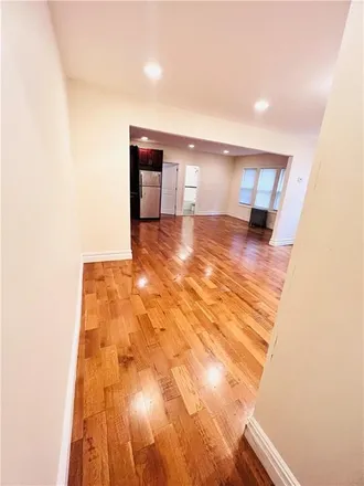 Image 6 - 190-60 111th Avenue, New York, NY 11412, USA - Townhouse for rent