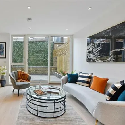 Buy this 3 bed townhouse on 178 Uxbridge Road in London, W7 3TB