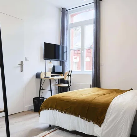 Rent this 1 bed room on 37 Avenue de Londres in 80000 Amiens, France