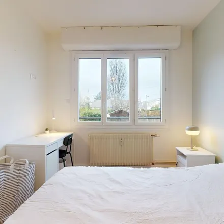 Rent this 3 bed apartment on 8 Rue des Cultures in 14000 Caen, France