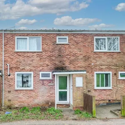 Buy this 3 bed townhouse on Astley Close in Redditch, B98 7TY