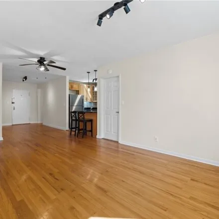 Image 2 - 102-21 63rd Road, New York, NY 11375, USA - Apartment for rent