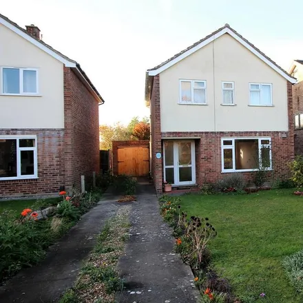 Rent this 3 bed house on 24 Greystoke Road in Cambridge, CB1 8DS