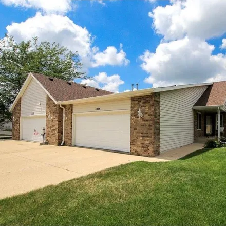 Buy this 3 bed townhouse on 1013 Prairieview Drive Southwest in Hutchinson, MN 55350