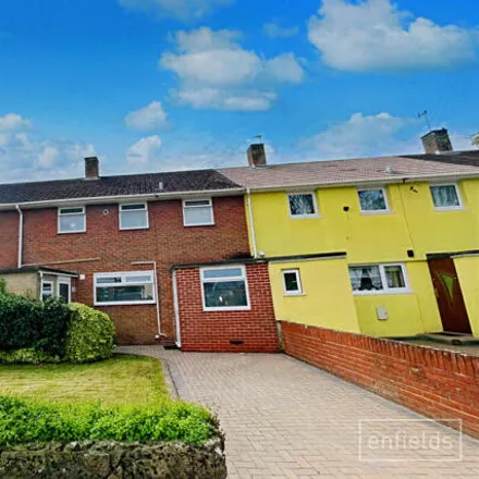 Buy this 3 bed townhouse on 53 Kendal Avenue in Southampton, SO16 9NB
