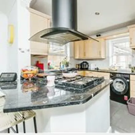 Image 2 - Fusilier Way, Weedon Bec, NN7 4TH, United Kingdom - House for rent