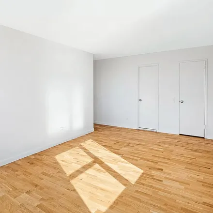 Rent this 3 bed apartment on Liberty Street in New York, NY 10281
