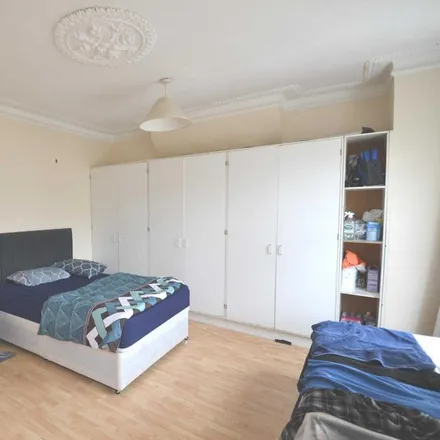 Rent this 1 bed room on Drayton Avenue in London, W13 0LF