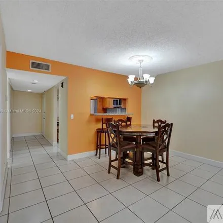 Image 5 - 158 Lakeview Dr, Unit 103 - Condo for rent