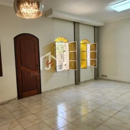 Rent this 4 bed house on Rua Quinze de Novembro in Centro, Taubaté - SP