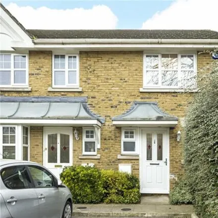 Buy this 2 bed duplex on Chestnut Close in Londres, Great London