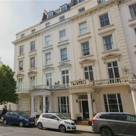 Rent this 2 bed apartment on 33 St George's Square in London, SW1V 2HX