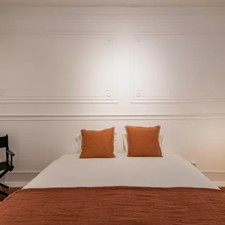Rent this 6 bed room on Pastelaria Cordeiro in Rua Luciano Cordeiro, 1150-216 Lisbon