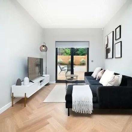 Image 2 - Basing Hill, Childs Hill, London, NW11 8TG, United Kingdom - House for rent