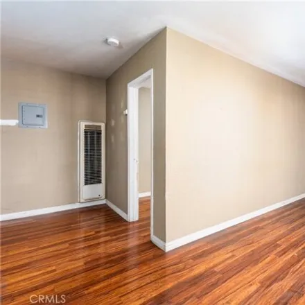Image 5 - 1384 West 83rd Place, Los Angeles, CA 90044, USA - House for sale