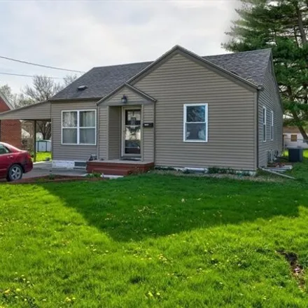 Buy this 3 bed house on 2432 60th Street in Des Moines, IA 50322