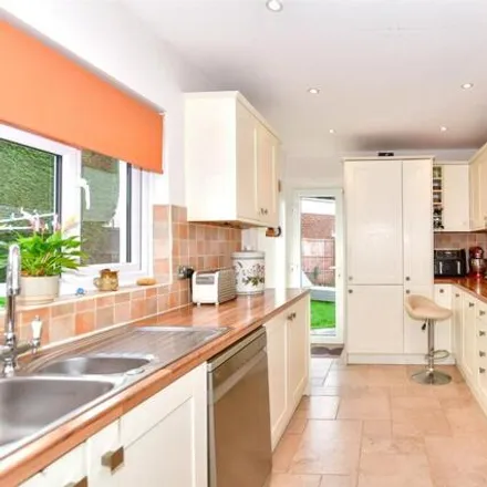 Buy this 4 bed house on Plantation Lane in The Landway, Maidstone