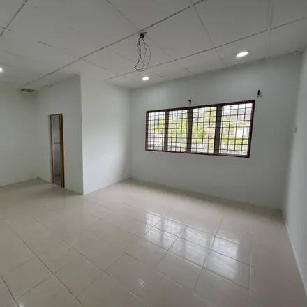 Rent this 4 bed apartment on Jalan Dato Abdul Hamid 46 in 40470 Klang City, Selangor