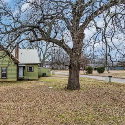 Buy this 3 bed house on 628 West McClure Avenue in Pauls Valley, OK 73075