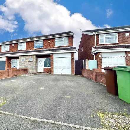 Rent this 3 bed duplex on Broadwaters Road in Darlaston, WS10 7QS
