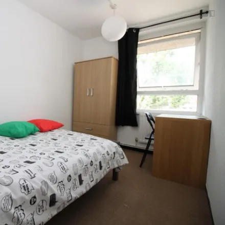 Image 1 - William Booth House, 1a Hind Grove, Bow Common, London, E14 6HT, United Kingdom - Room for rent