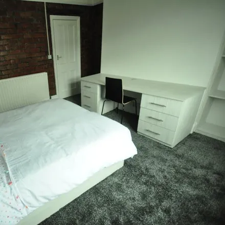 Image 2 - Back Claremont Grove, Leeds, LS3 1AX, United Kingdom - Apartment for rent