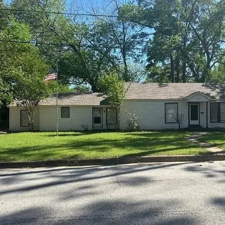 Rent this 3 bed house on 1372 West 8th Street in Tyler, TX 75701