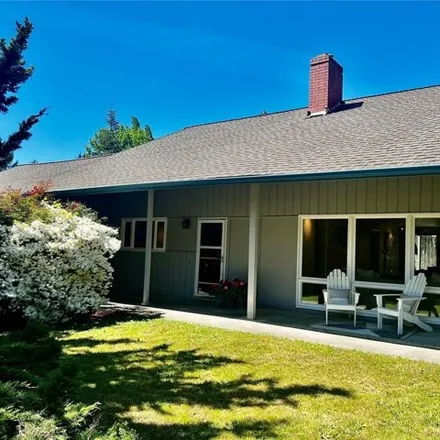 Buy this 5 bed house on 10423 42nd Avenue Northeast in Seattle, WA 98125