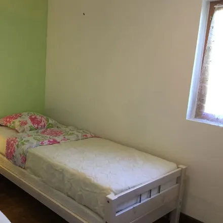 Rent this 2 bed house on 46330 Saint-Cirq-Lapopie