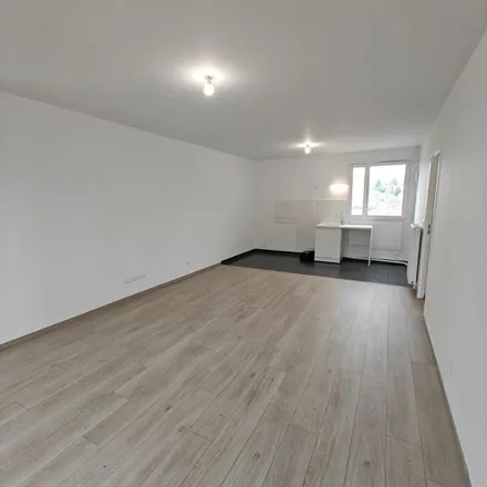 Image 2 - 60 Rue Maurice Bellonte, 78130 Les Mureaux, France - Apartment for rent