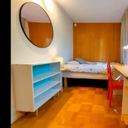 Rent this 1 bed room on Drottningvägen in Trångsund, Sweden