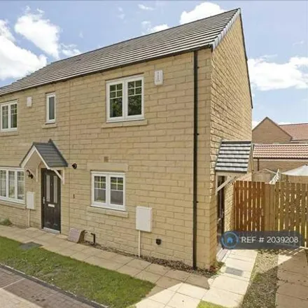 Rent this 2 bed townhouse on Scampston Drive in Beckwithshaw, HG3 1FX