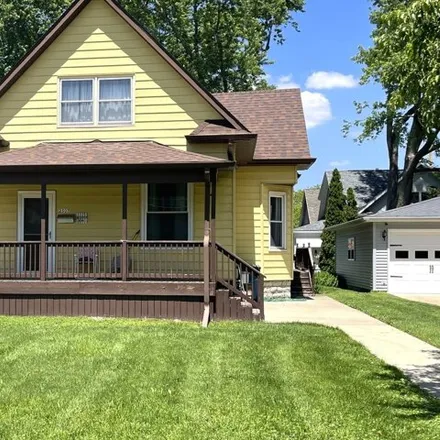 Buy this 4 bed house on 2525 7th Street in Peru, IL 61354