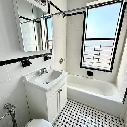 Image 6 - 106 Pinehurst Avenue, New York, NY 10033, USA - Apartment for rent