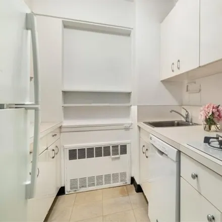 Image 3 - 181 East 73rd Street, New York, NY 10021, USA - Apartment for sale