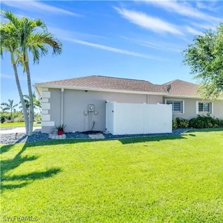 Image 2 - 2928 Southwest 29th Court, Cape Coral, FL 33914, USA - House for sale