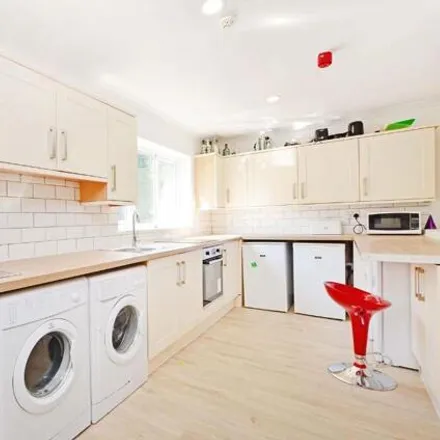 Rent this 8 bed townhouse on Sale Hill in Sheffield, S10 5BS