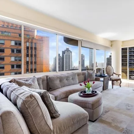 Image 1 - Trump Plaza Apartments, 167 East 61st Street, New York, NY 10021, USA - Apartment for sale