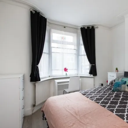 Rent this 4 bed room on Henley Arms in 268 Albert Road, London