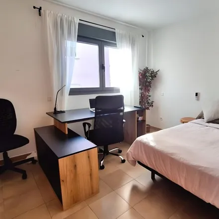 Rent this 2 bed room on Madrid in Calle Vía Límite, 28029 Madrid