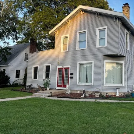 Buy this studio house on 814 Milton Avenue in Janesville, WI 53545