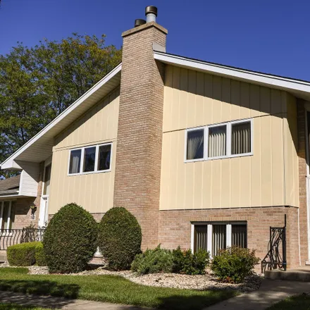 Buy this 2 bed house on 10542 Lynn Drive in Orland Park, IL 60467