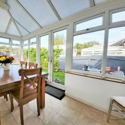 Image 4 - Aldwick Crescent, Worthing, BN14 0AR, United Kingdom - House for sale