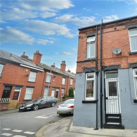 Buy this 2 bed townhouse on Colwyn Avenue in Leeds, LS11 6LJ