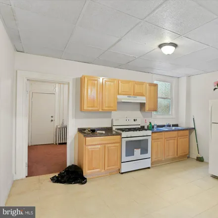 Image 7 - 411 Highland Avenue, Baltimore, MD 21225, USA - Townhouse for sale